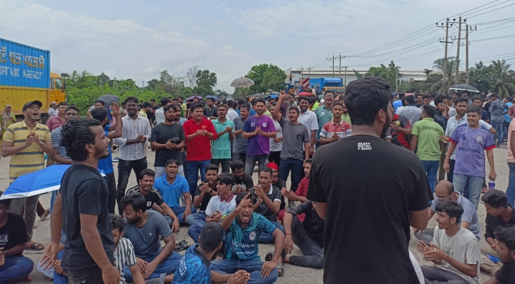 কোটা বাতিলের দাবিতে ঢাকা-চট্টগ্রাম মহাসড়ক অবরোধ